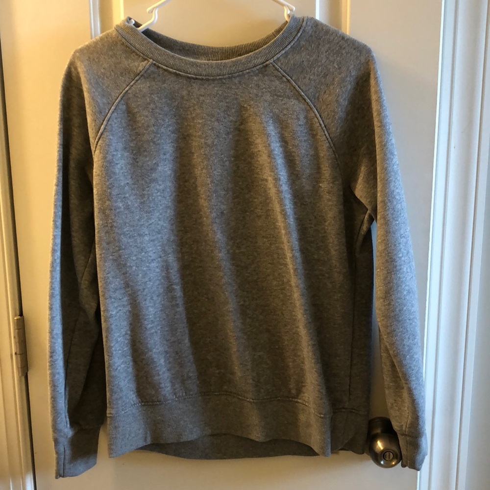 Grey sweatshirt